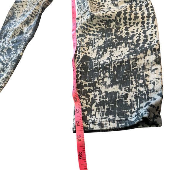 NWOT Express Grey and White Snake Print High Rise Skinny Jeans 12 short - Picture 4 of 9